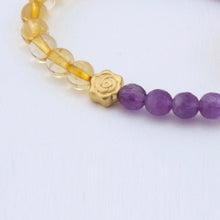 Cargar imagen en el visor de la galería, Pulsera de Amatista y Citrino con Mandala y dije de elefante.