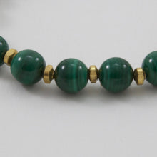 Cargar imagen en el visor de la galería, Pulsera de Malaquita con dijes de Mandala y libélula.