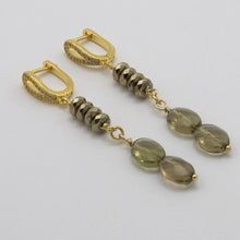 Cargar imagen en el visor de la galería, Collar doble de Cuarzo Ahumado y Hematita con dije de Candado. Aretes a juego incluídos.