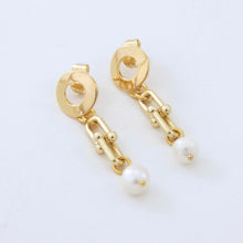 Cargar imagen en el visor de la galería, Collar doble de Perla y cadena con dijes de Ojo Protector y Mandala. Aretes a juego incluídos