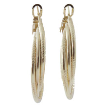 Load image into Gallery viewer, Arete arracada traslapada 3 tiras, dos grabadas