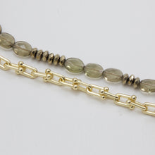 Cargar imagen en el visor de la galería, Collar doble de Cuarzo Ahumado y Hematita con dije de Candado. Aretes a juego incluídos.