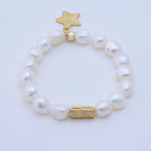 Cargar imagen en el visor de la galería, Pulsera Perla, dije Circonia y estrella.