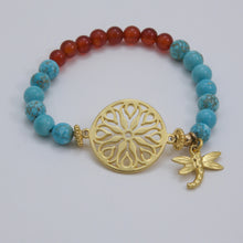 Cargar imagen en el visor de la galería, Pulsera de Turquesa y Cornalina con Mandala y dije de libélula.