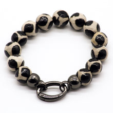 Cargar imagen en el visor de la galería, Pulsera para hombre de Ágata con dije de aro.