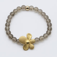 Cargar imagen en el visor de la galería, Pulsera de Cuarzo Ahumado con dije de Flor pequeña.