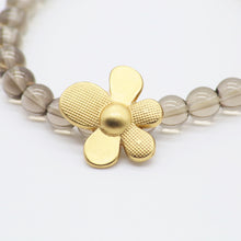 Cargar imagen en el visor de la galería, Pulsera de Cuarzo Ahumado con dije de Flor pequeña.