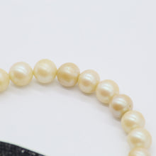 Load image into Gallery viewer, Pearl bracelet with Spinel pendant.