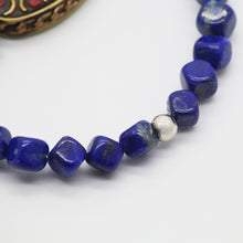 Cargar imagen en el visor de la galería, Pulsera de Lapislázuli con dije de Coral y Lapislázuli.