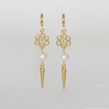 Load image into Gallery viewer, Long spiral snail hoop earring with pearl and tip.