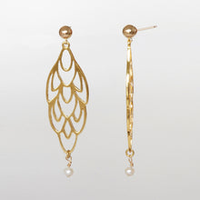 Load image into Gallery viewer, Long leaf earring with small pearl.