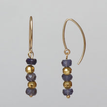 Cargar imagen en el visor de la galería, Arete de Iolita y Hematita.