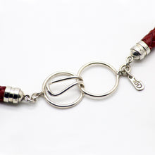 Cargar imagen en el visor de la galería, Gargantilla de cuero con dije de Árbol de la Vida.