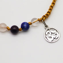 Cargar imagen en el visor de la galería, Pulsera 7 chakras. Piedras semipreciosas y Plata. Dorada.