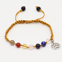 Cargar imagen en el visor de la galería, Pulsera 7 chakras. Piedras semipreciosas y Plata. Dorada.