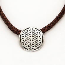 Cargar imagen en el visor de la galería, Gargantilla de cuero con dije de Flor de la Vida.