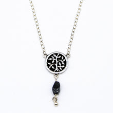 Cargar imagen en el visor de la galería, Collar de cadena con dije de Árbol de la Vida y Ónix.