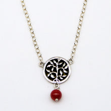 Cargar imagen en el visor de la galería, Collar de cadena con dije de Árbol de la Vida y Coral.