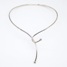 Cargar imagen en el visor de la galería, Gargantilla minimalista, el fluir del espíritu.