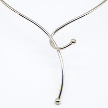 Cargar imagen en el visor de la galería, Gargantilla minimalista, el fluir del espíritu.