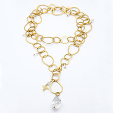 Cargar imagen en el visor de la galería, Collar largo cadena y Cuarzo Transparente. Aretes a juego incluídos.
