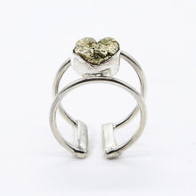 Cargar imagen en el visor de la galería, Anillo ajustable de doble aro con Pirita.