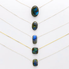 Cargar imagen en el visor de la galería, Collar de cadena con Labradorita.