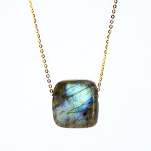 Cargar imagen en el visor de la galería, Collar de cadena con Labradorita.