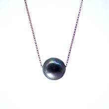 Cargar imagen en el visor de la galería, Collar de cadena con Perla gris.