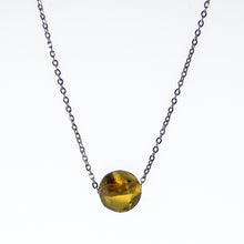 Cargar imagen en el visor de la galería, Collar de cadena y Ámbar.