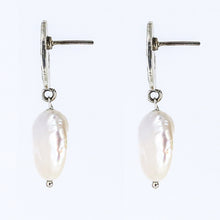 Load image into Gallery viewer, Tree of Life earring with white Pearl.