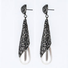 Load image into Gallery viewer, Hematite earring with white Resin.