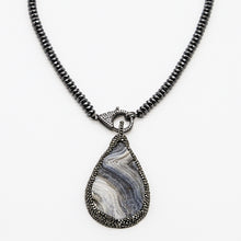 Cargar imagen en el visor de la galería, Collar de Hematita con dije de Calcedonia y Hematita.