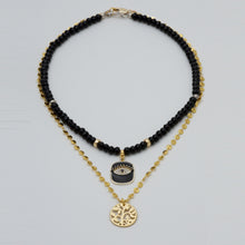 Cargar imagen en el visor de la galería, Collar doble de cadena y Ónix con dijes de Árbol de la Vida y Ojo Protector. Aretes a juego incluídos.