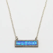 Cargar imagen en el visor de la galería, Collar de cadena con dije de Ópalo y Circonia.