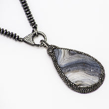 Cargar imagen en el visor de la galería, Collar de Hematita con dije de Calcedonia y Hematita.