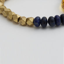 Cargar imagen en el visor de la galería, Pulsera Lapislázuli y Ámbar, dije espiral.
