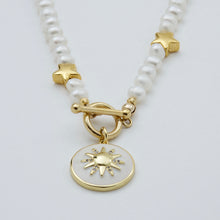 Cargar imagen en el visor de la galería, Collar de Perla con dije Sol. Aretes a juego incluídos