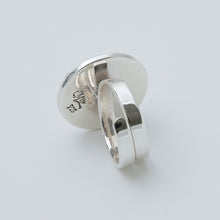 Cargar imagen en el visor de la galería, Anillo ajustable con Pirita ovalada. Bisel redondo