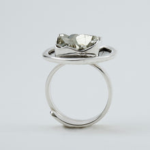 Cargar imagen en el visor de la galería, Anillo ajustable con Pirita rectangular. Bisel redondo