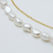 Cargar imagen en el visor de la galería, Collar doble de cadena y Perla, con dijes NAMASTÉ y barra. Aretes a juego incluídos.