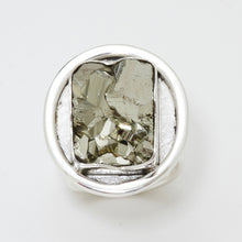 Cargar imagen en el visor de la galería, Anillo ajustable con Pirita rectangular. Bisel redondo