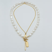 Cargar imagen en el visor de la galería, Collar doble de cadena y Perla, con dijes NAMASTÉ y barra. Aretes a juego incluídos.