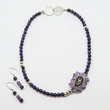 Cargar imagen en el visor de la galería, Collar de Amatista con dije de Geoda de Amatista.