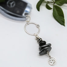Cargar imagen en el visor de la galería, Llavero de Plata con Ónix, Hematita y símbolo OM.