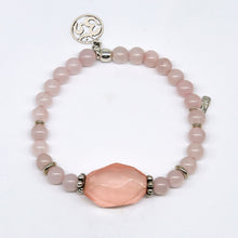 Cargar imagen en el visor de la galería, Pulsera de Cuarzo Rosa con Cuarzo al centro y símbolo OM